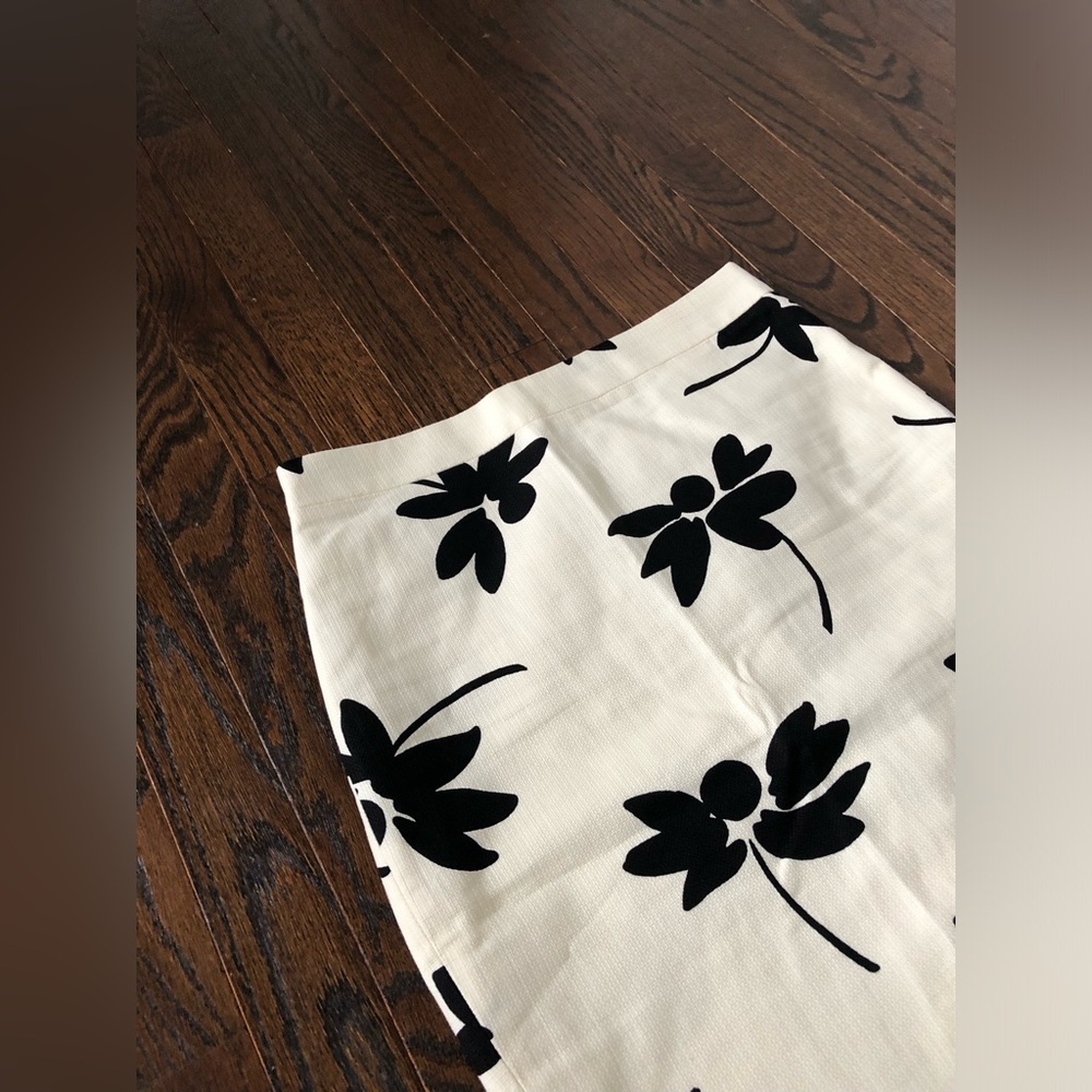 J. Crew Women’s 0 Black/Ivory The Pencil Skirt Knee-Length Cotton Floral Skirt - Picture 2 of 11
